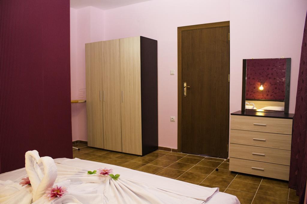 ,,Дироси" Sveti Vlas Bilik gambar
